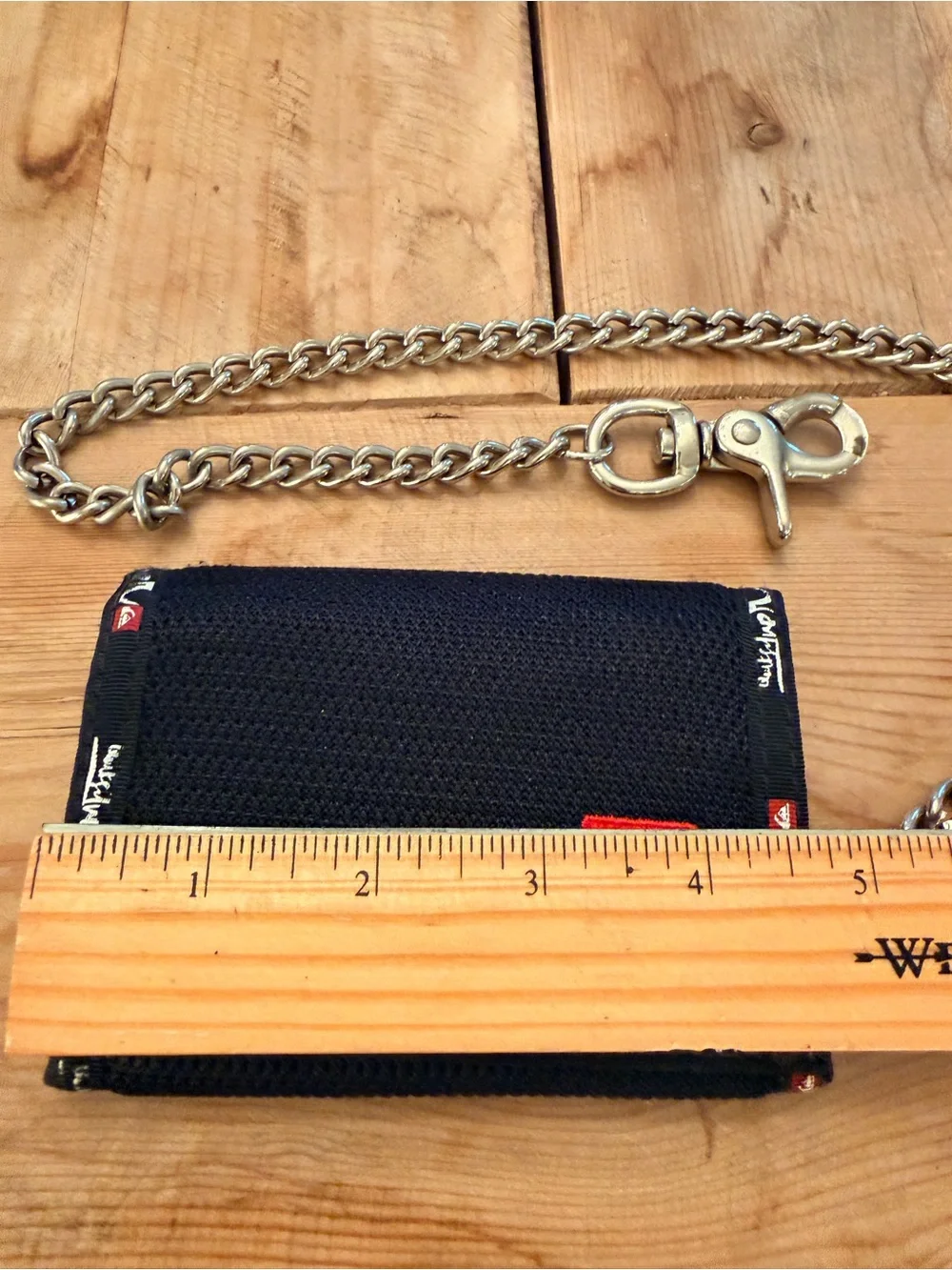 Quiksilver black red nylon chain trifold wallet perfect Y2K-style surf skate